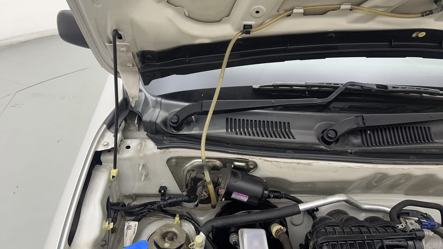 Used 2020 Maruti Suzuki Alto 800 LXi Petrol Manual engine ENGINE RIGHT SIDE HINGE & APRON VIEW