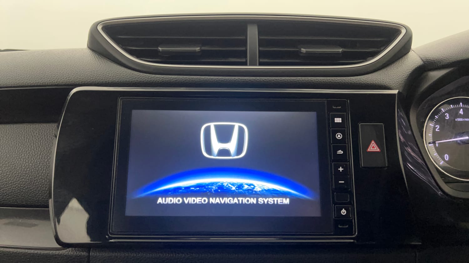 Used 2019 Honda Amaze 1.2 V CVT Petrol Petrol Automatic top_features Integrated (in-dash) music system