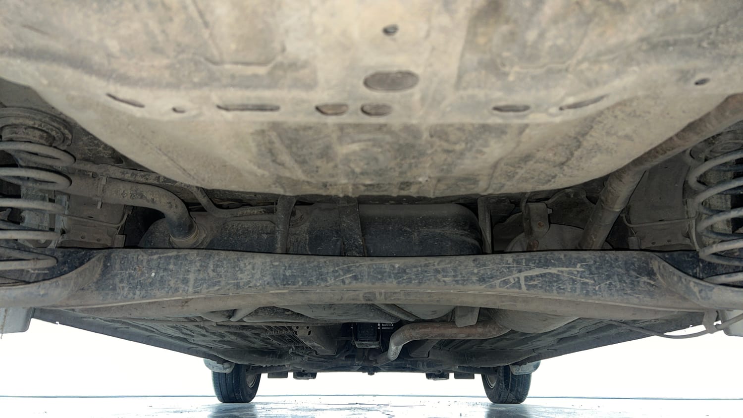 Used 2019 Honda Amaze 1.2 V CVT Petrol Petrol Automatic extra REAR UNDERBODY VIEW (TAKEN FROM REAR)
