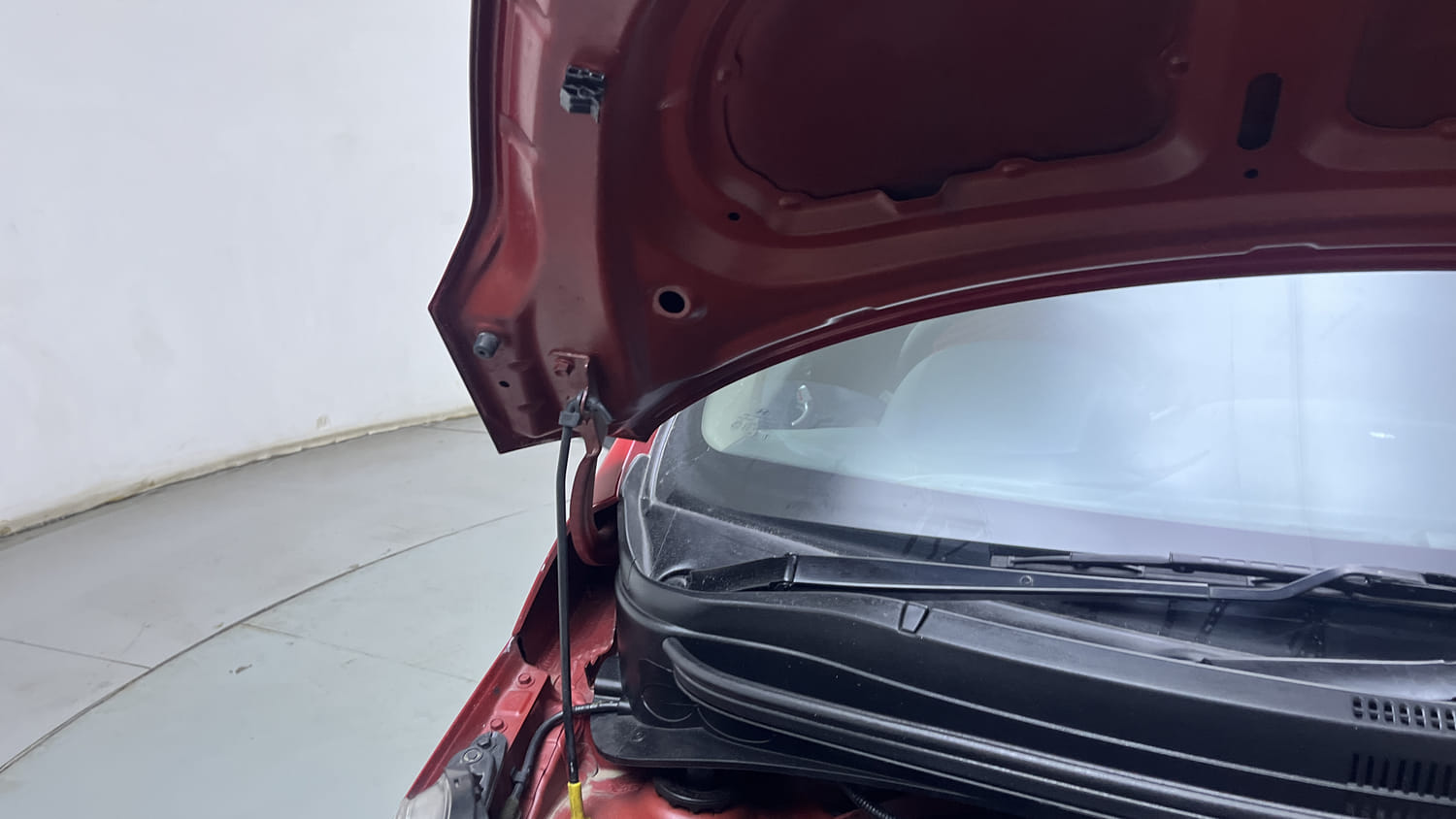 Used 2017 Hyundai Grand i10 Sportz (O) AT 1.2 Kappa VTVT Petrol Automatic engine ENGINE RIGHT SIDE HINGE & APRON VIEW