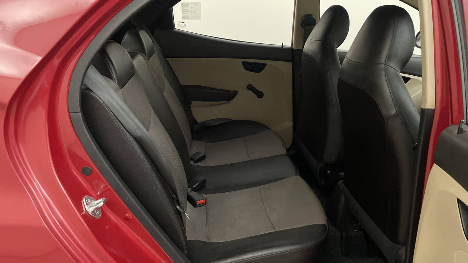 Used 2015 Hyundai Eon Magna + Petrol Manual interior RIGHT SIDE REAR DOOR CABIN VIEW