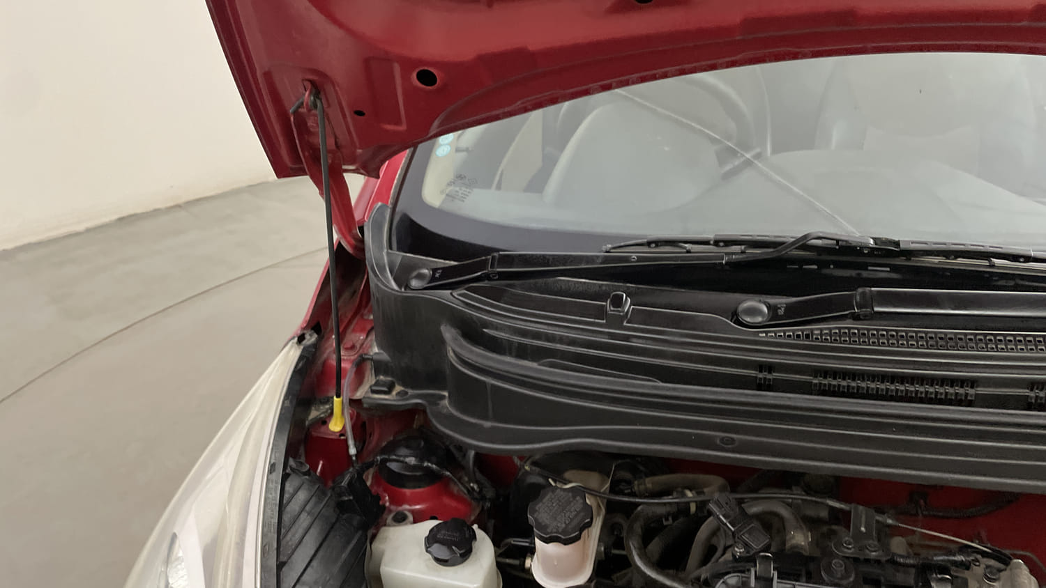Used 2015 Hyundai Eon Magna + Petrol Manual engine ENGINE RIGHT SIDE HINGE & APRON VIEW