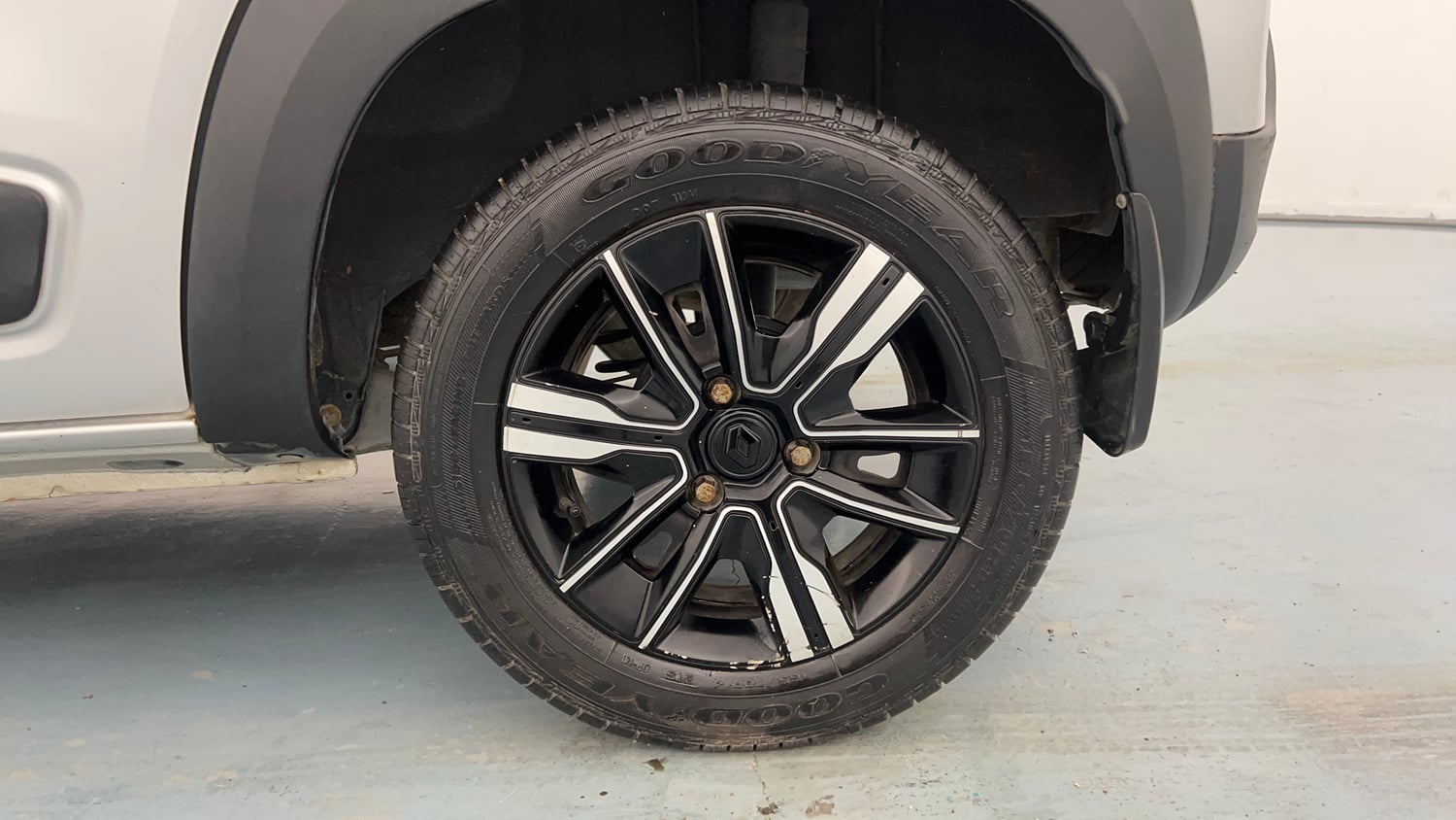 Used 2023 Renault Kwid CLIMBER Petrol Manual tyres LEFT REAR TYRE RIM VIEW