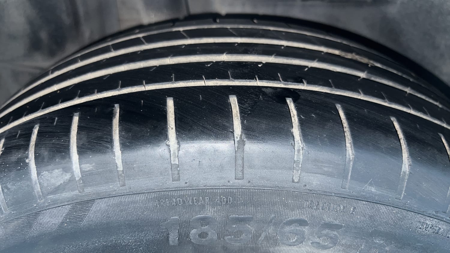 Used 2018 Maruti Suzuki Dzire VXi AMT Petrol Automatic tyres RIGHT REAR TYRE TREAD VIEW