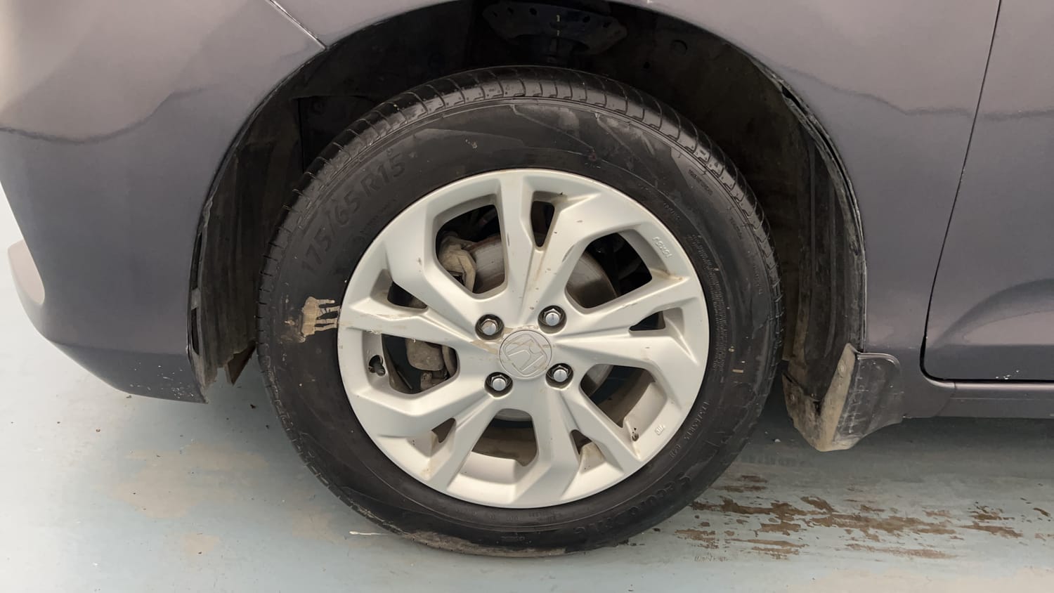 Used 2019 Honda Amaze 1.2 V CVT Petrol Petrol Automatic tyres LEFT FRONT TYRE RIM VIEW