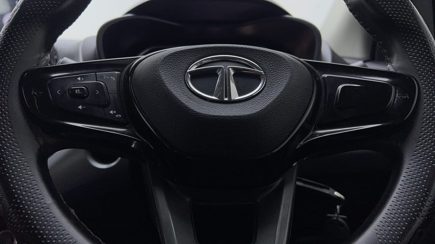 Used 2022 Tata Nexon XMA (S) Petrol Automatic top_features Steering mounted controls