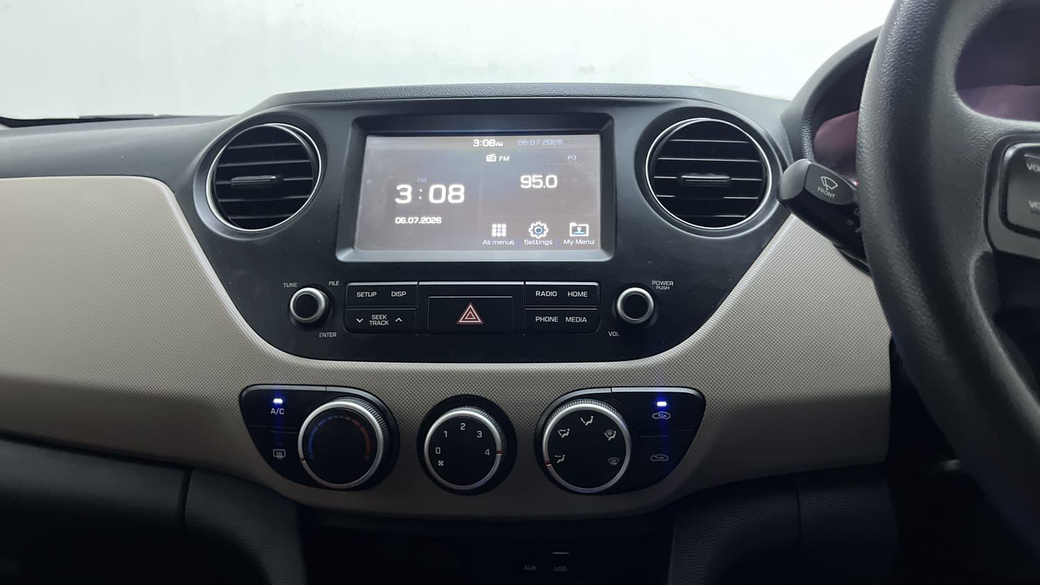 Used 2017 Hyundai Grand i10 Sportz (O) AT 1.2 Kappa VTVT Petrol Automatic interior MUSIC SYSTEM & AC CONTROL VIEW