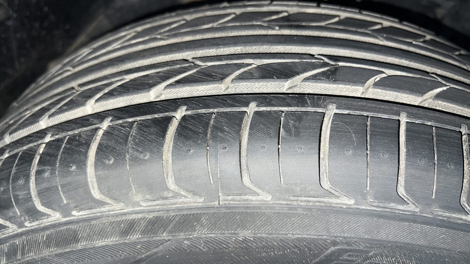 Used 2022 Tata Nexon XMA (S) Petrol Automatic tyres RIGHT FRONT TYRE TREAD VIEW