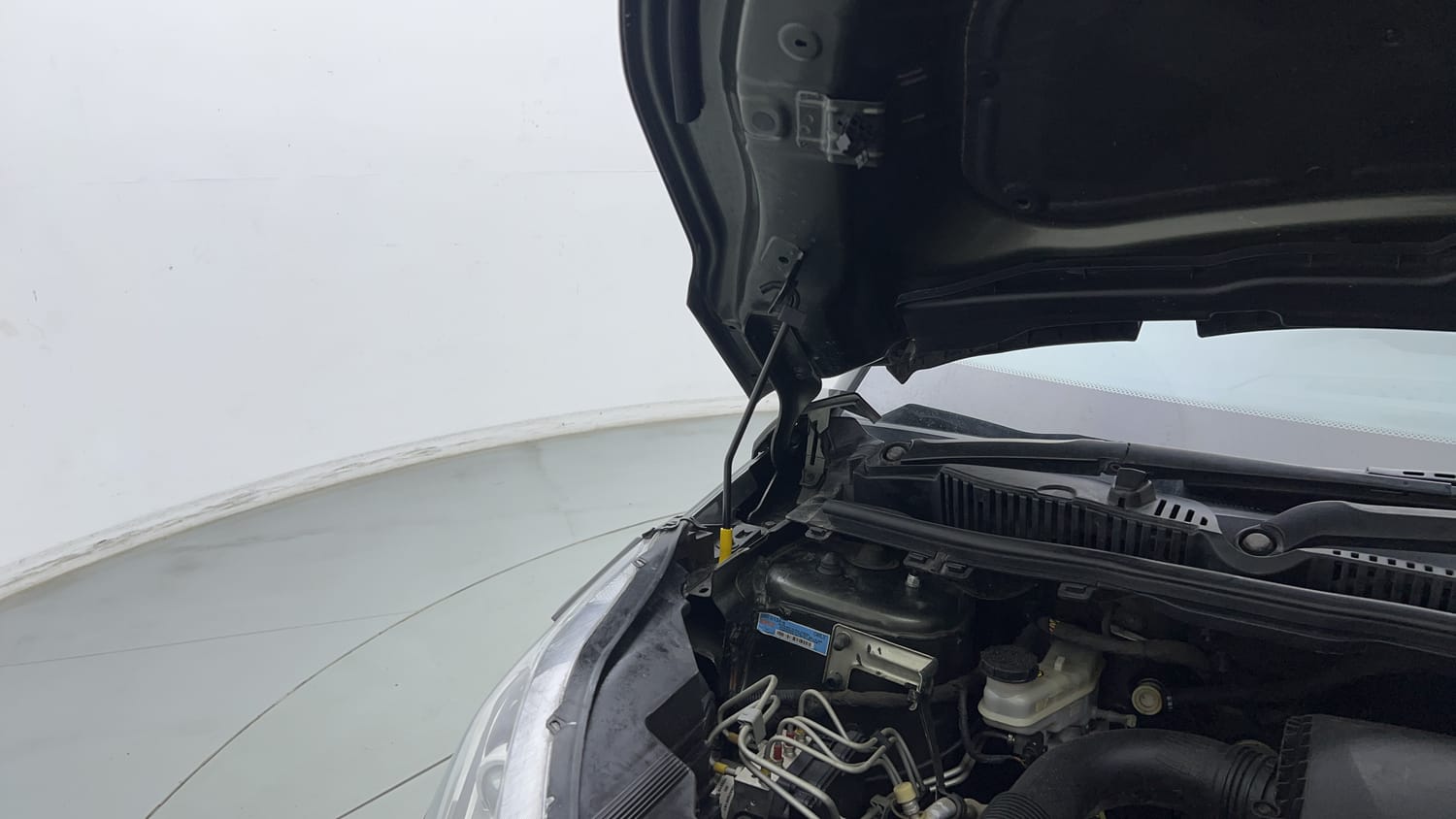 Used 2022 Tata Nexon XMA (S) Petrol Automatic engine ENGINE RIGHT SIDE HINGE & APRON VIEW