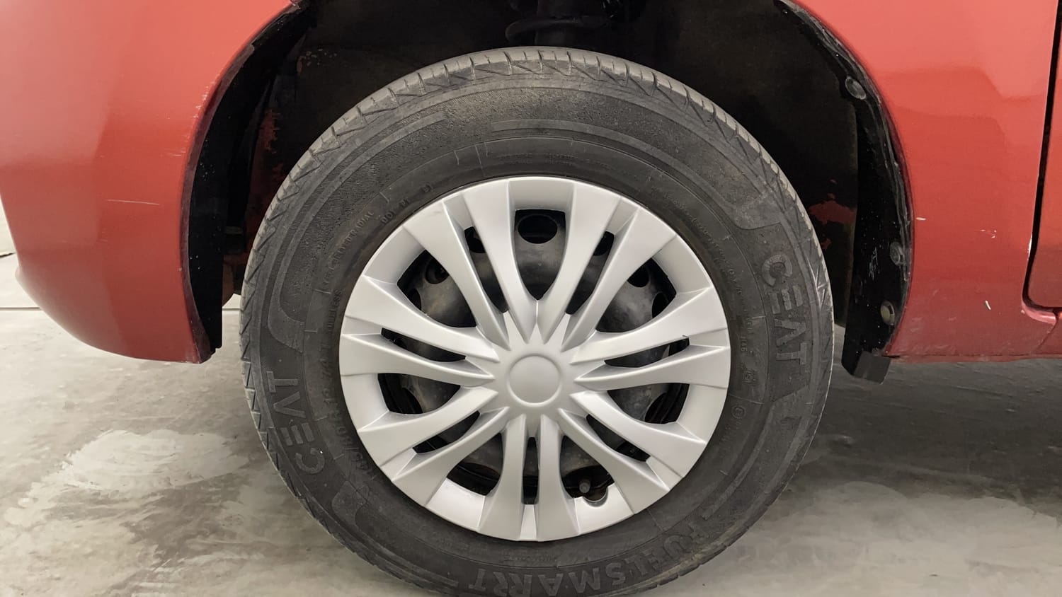 Used 2019 Maruti Suzuki Alto 800 VXi Petrol Manual tyres LEFT FRONT TYRE RIM VIEW