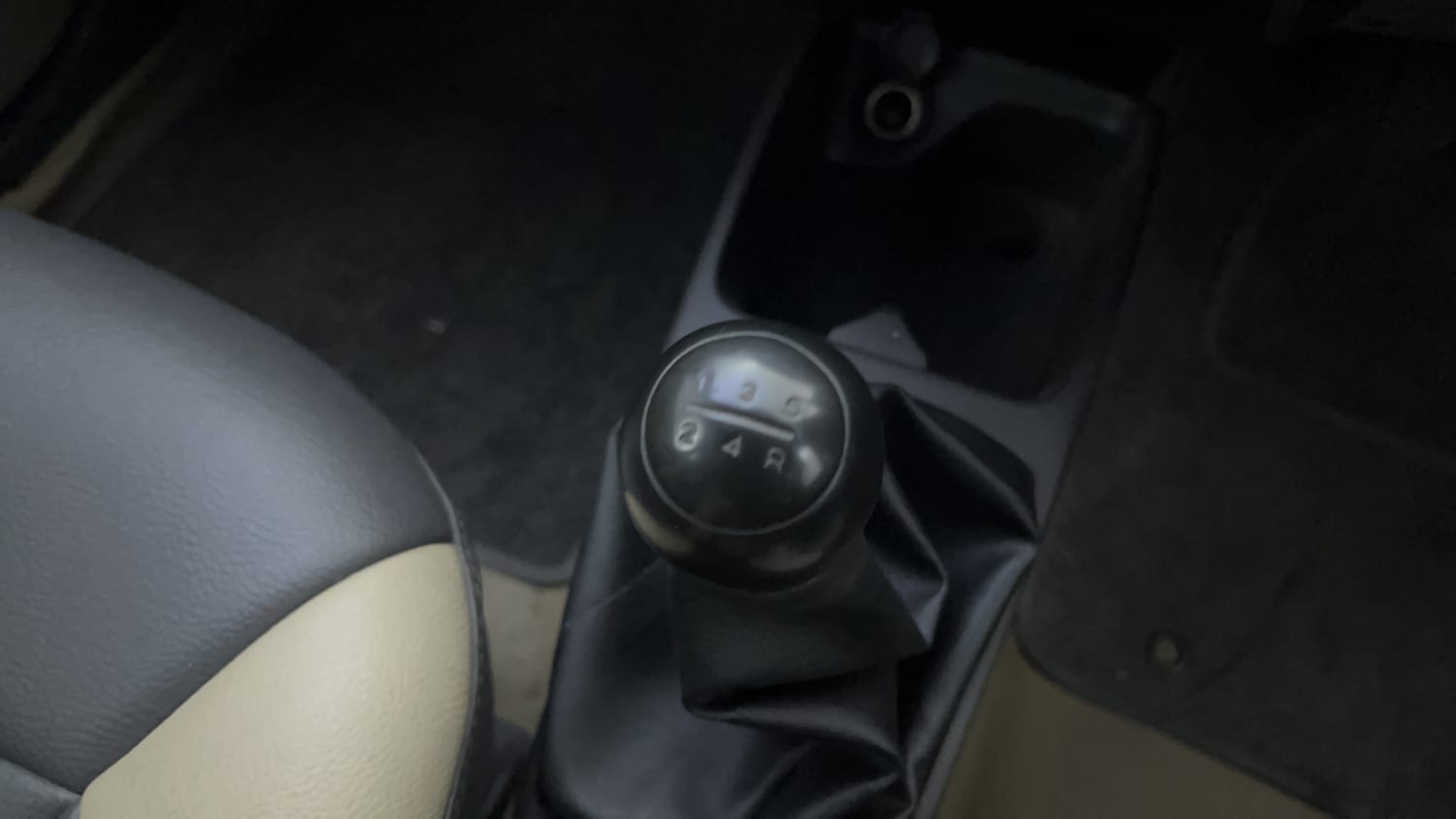 Used 2012 Hyundai Eon Magna Petrol Manual interior GEAR  KNOB VIEW