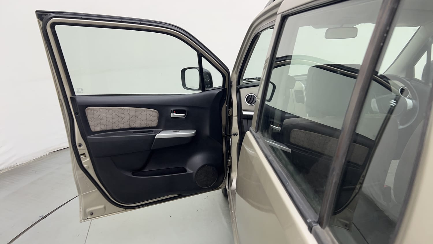 Used 2013 Maruti Suzuki Wagon R VXI Petrol Manual interior LEFT FRONT DOOR OPEN VIEW