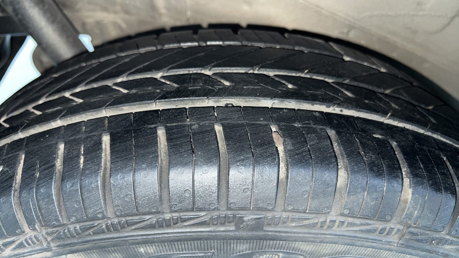 Used 2013 Maruti Suzuki Wagon R VXI Petrol Manual tyres RIGHT REAR TYRE TREAD VIEW