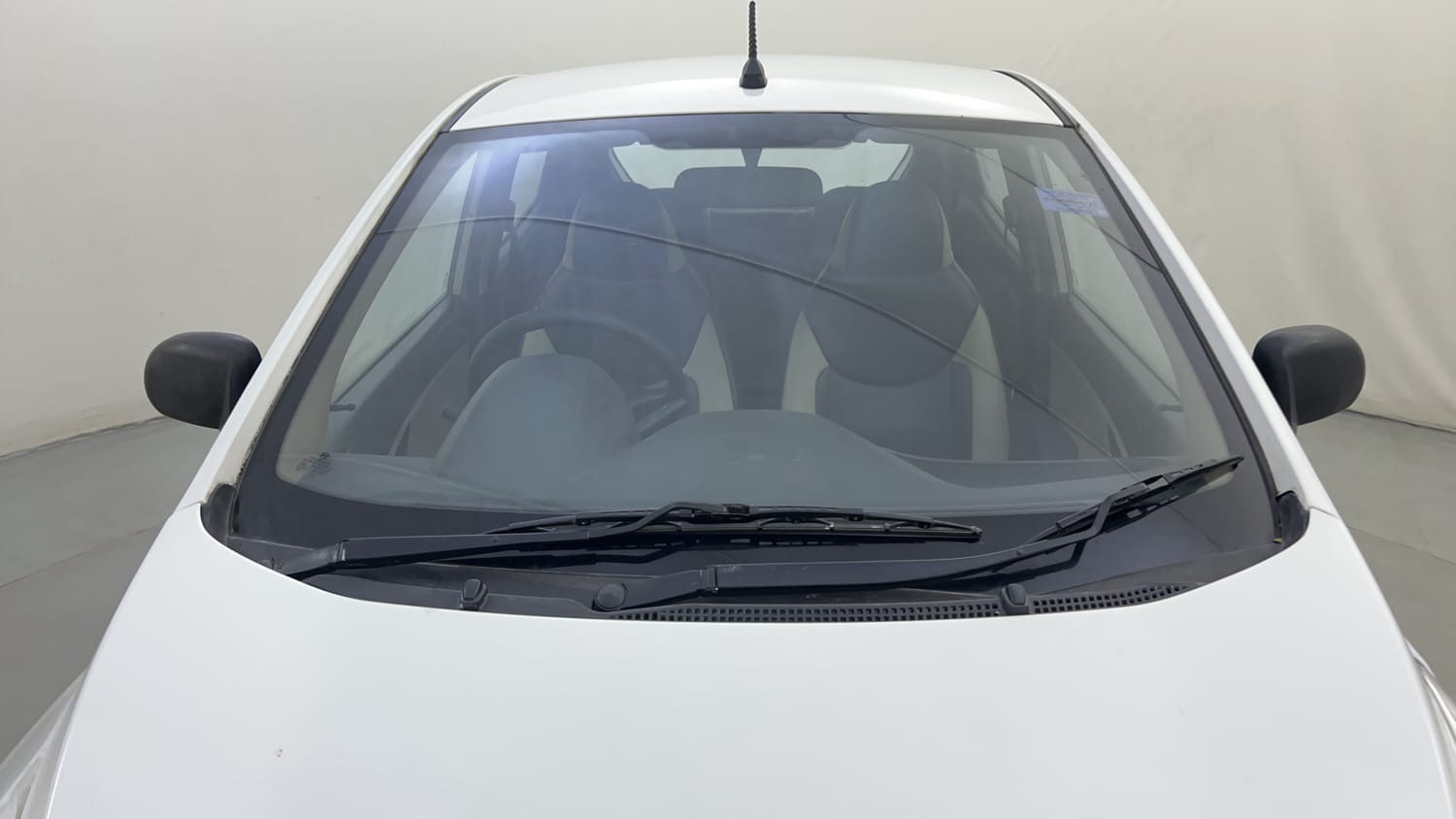 Used 2012 Hyundai Eon Magna Petrol Manual exterior FRONT WINDSHIELD VIEW