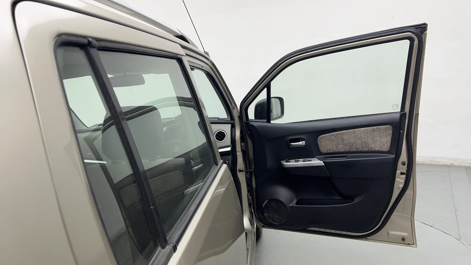 Used 2013 Maruti Suzuki Wagon R VXI Petrol Manual interior RIGHT FRONT DOOR OPEN VIEW