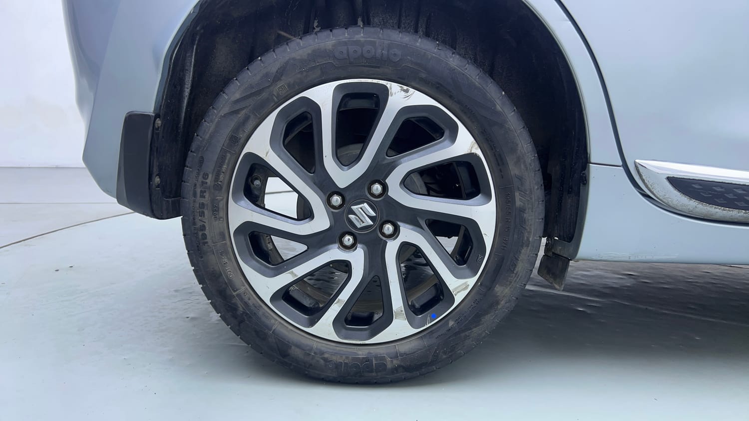 Used 2022 Maruti Suzuki Baleno Alpha AGS Petrol Automatic tyres RIGHT REAR TYRE RIM VIEW