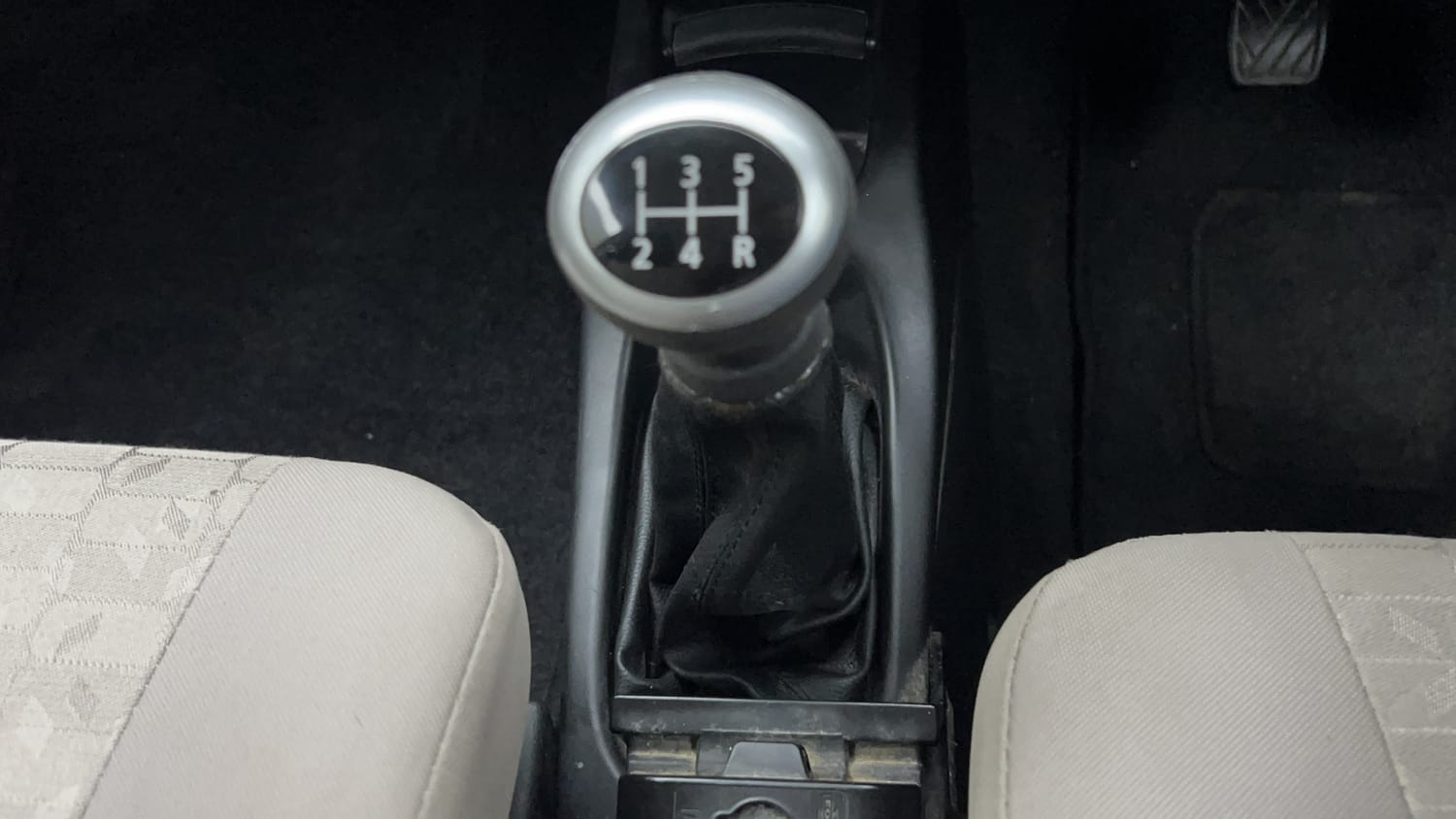 Used 2013 Maruti Suzuki Wagon R VXI Petrol Manual interior GEAR  KNOB VIEW