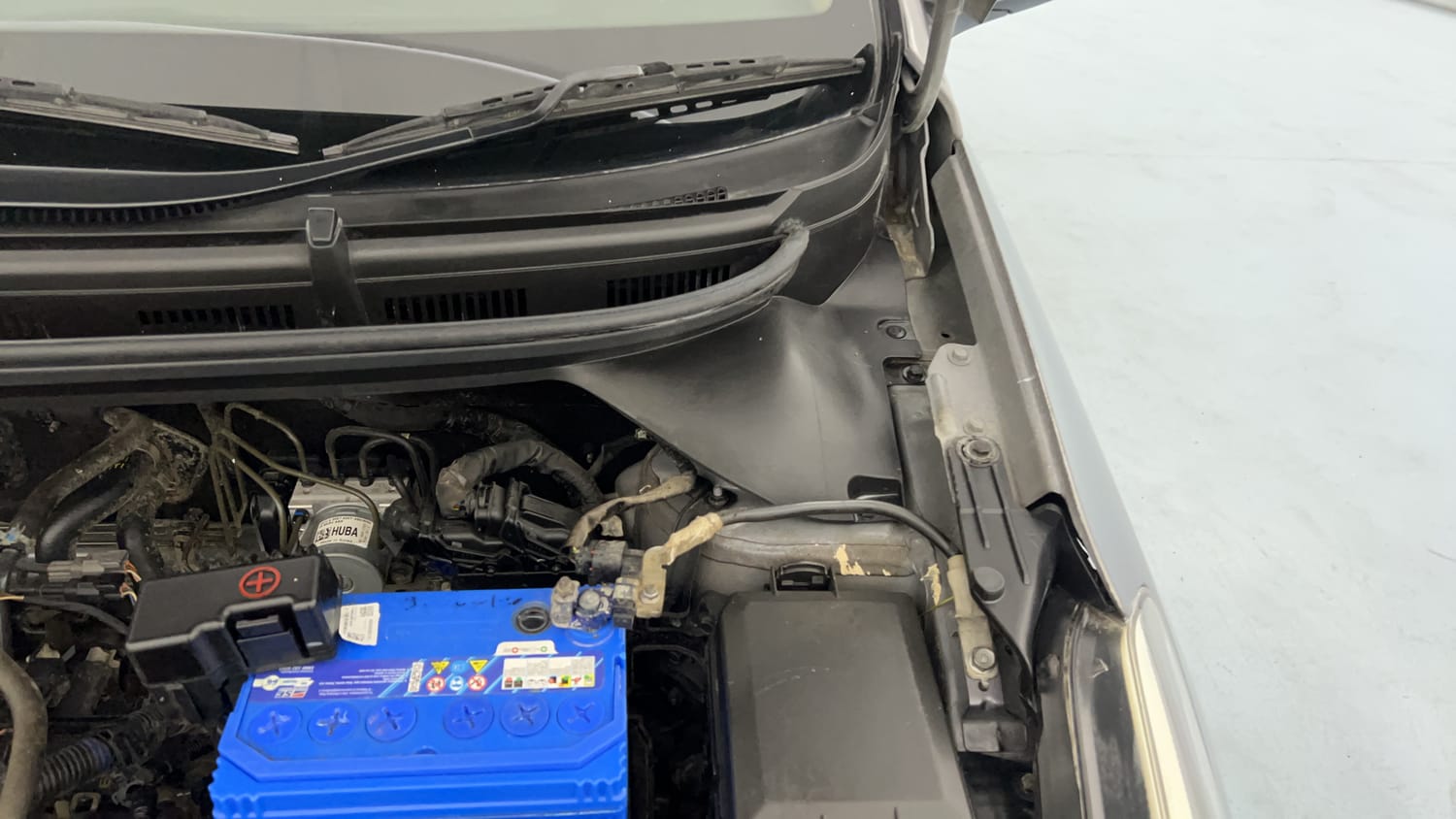 Used 2019 Hyundai Elite i20 Asta 1.2 Petrol Manual engine ENGINE LEFT SIDE HINGE & APRON VIEW