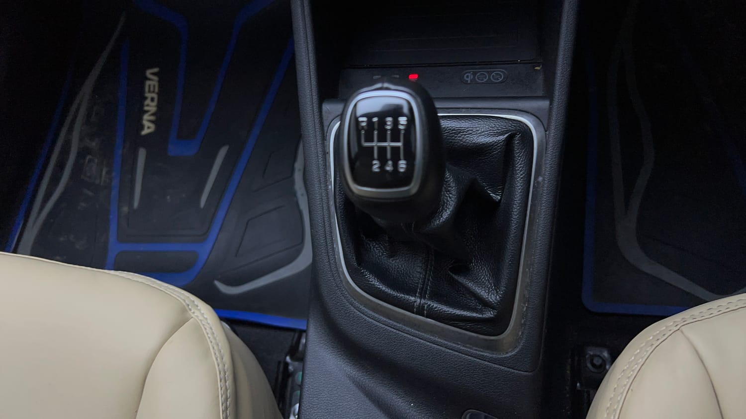 Used 2021 Hyundai Verna SX 1.5 MPi Petrol Manual interior GEAR  KNOB VIEW