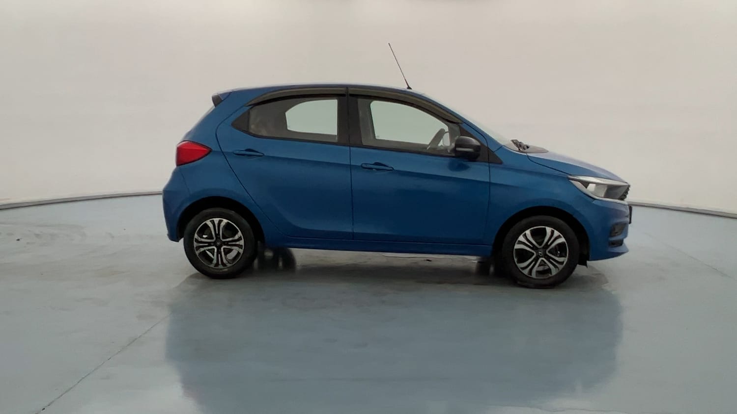 Used 2024 Tata Tiago XT Petrol Manual exterior RIGHT SIDE VIEW