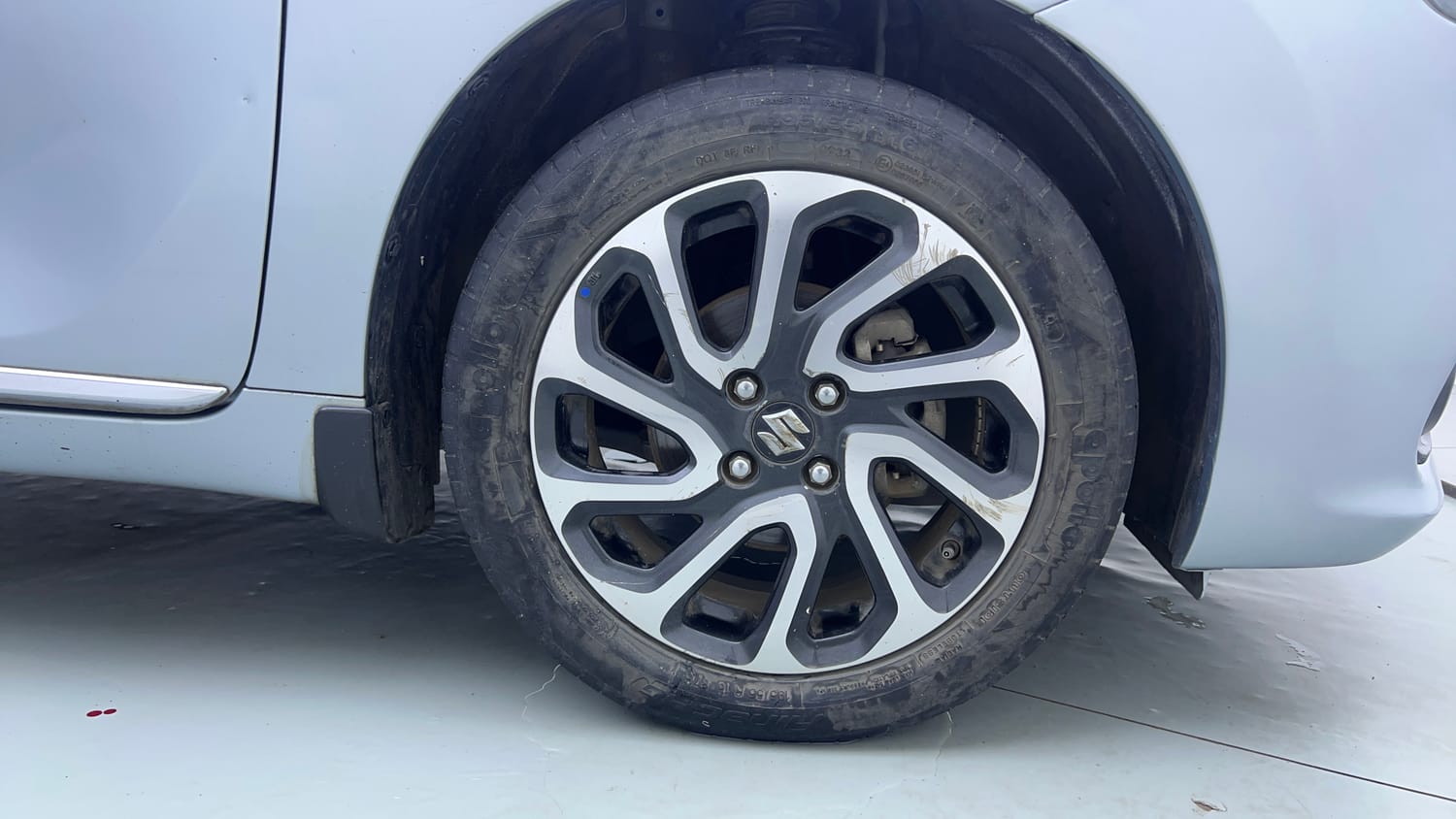 Used 2022 Maruti Suzuki Baleno Alpha AGS Petrol Automatic tyres RIGHT FRONT TYRE RIM VIEW