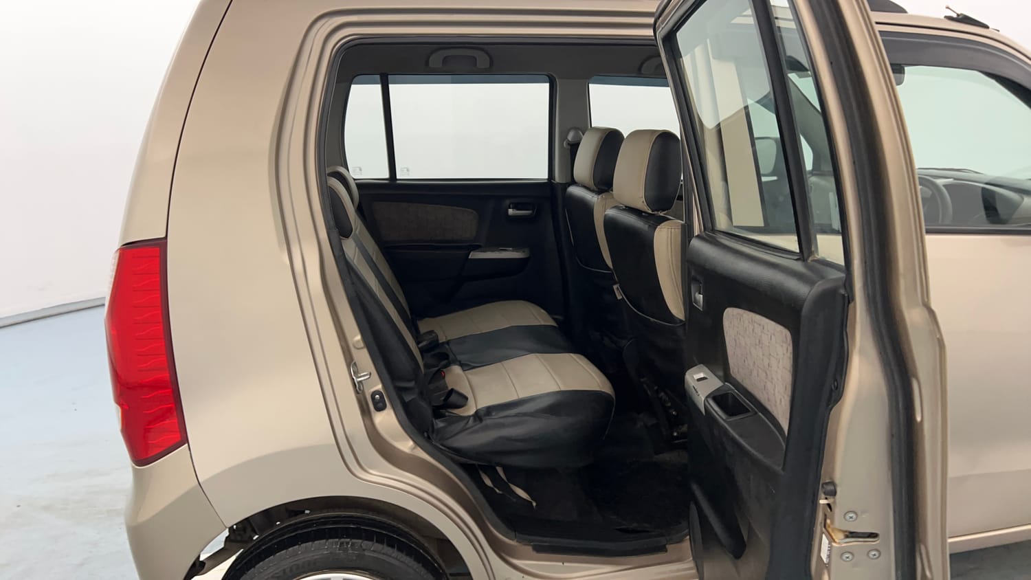 Used 2013 Maruti Suzuki Wagon R VXI Petrol Manual interior RIGHT SIDE REAR DOOR CABIN VIEW