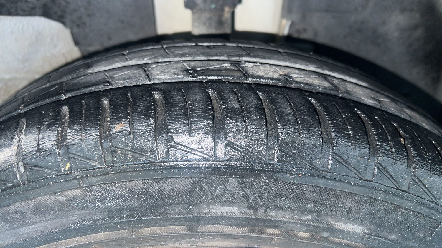 Used 2020 Renault Kwid 1.0 RXT AMT Opt Petrol Automatic tyres RIGHT FRONT TYRE TREAD VIEW