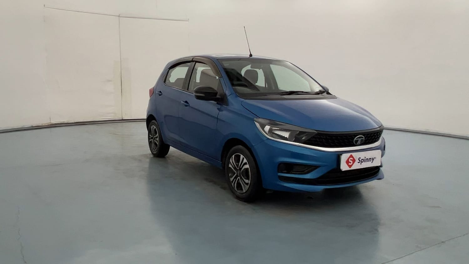 Used 2024 Tata Tiago XT Petrol Manual exterior RIGHT FRONT CORNER VIEW