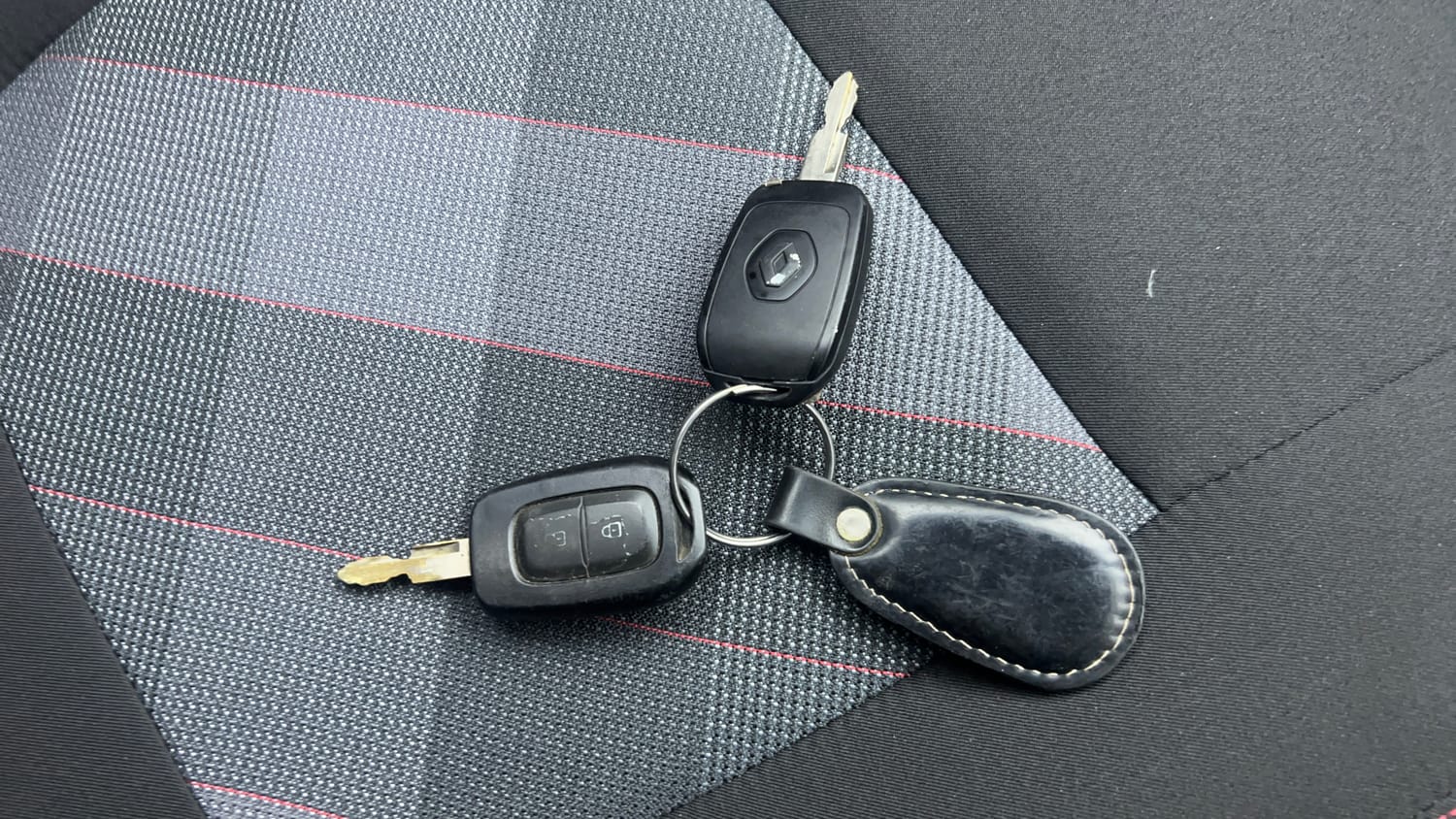 Used 2020 Renault Kwid 1.0 RXT AMT Opt Petrol Automatic extra CAR KEY VIEW