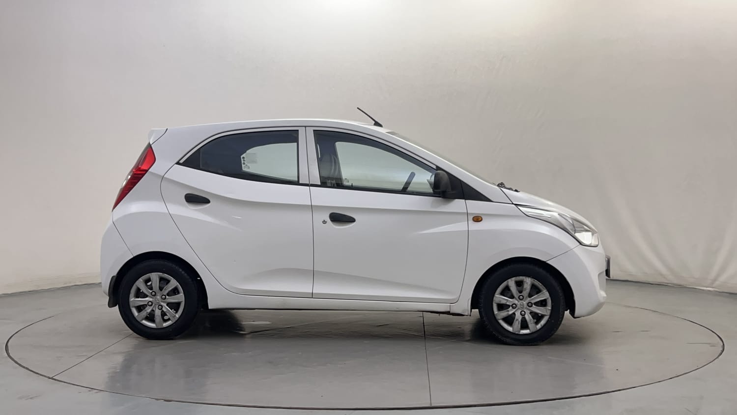 Used 2012 Hyundai Eon Magna Petrol Manual exterior RIGHT SIDE VIEW