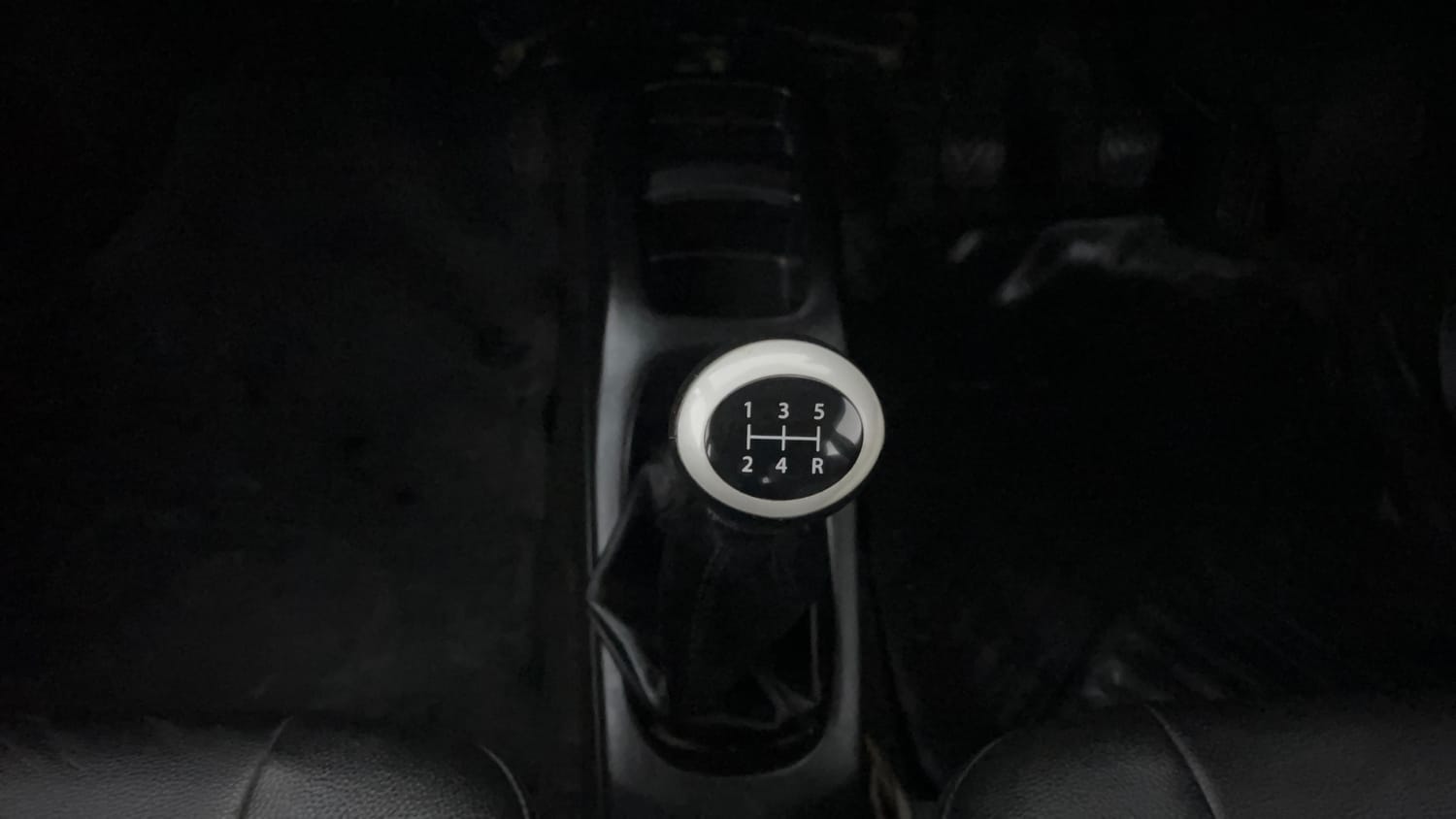 Used 2013 Maruti Suzuki Wagon R VXI Petrol Manual interior GEAR  KNOB VIEW