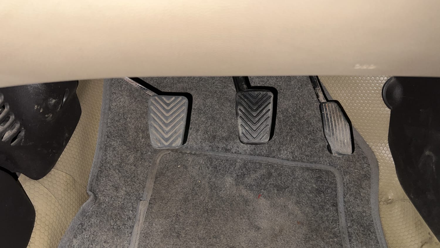 Used 2012 Hyundai Eon Magna Petrol Manual interior PEDALS VIEW