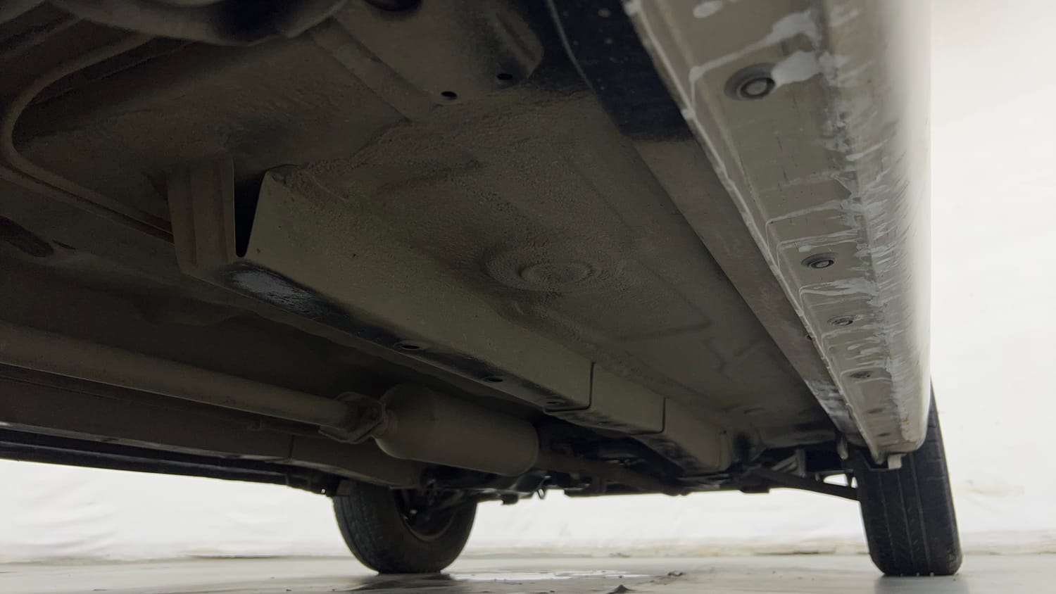 Used 2013 Maruti Suzuki Wagon R VXI Petrol Manual extra REAR RIGHT UNDERBODY VIEW