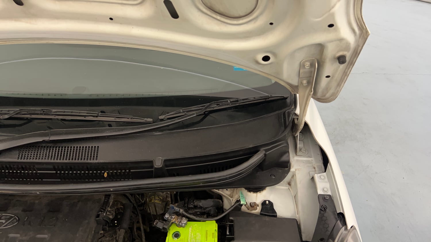 Used 2020 Hyundai Grand i10 Nios Sportz 1.2 Kappa VTVT Petrol Manual engine ENGINE LEFT SIDE HINGE & APRON VIEW