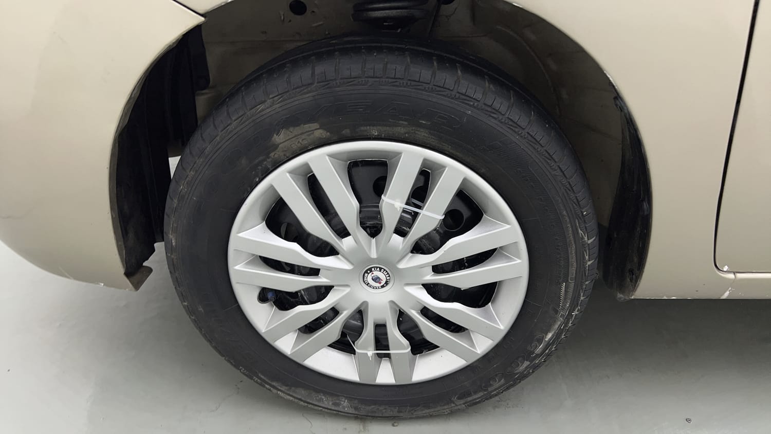 Used 2013 Maruti Suzuki Wagon R VXI Petrol Manual tyres LEFT FRONT TYRE RIM VIEW