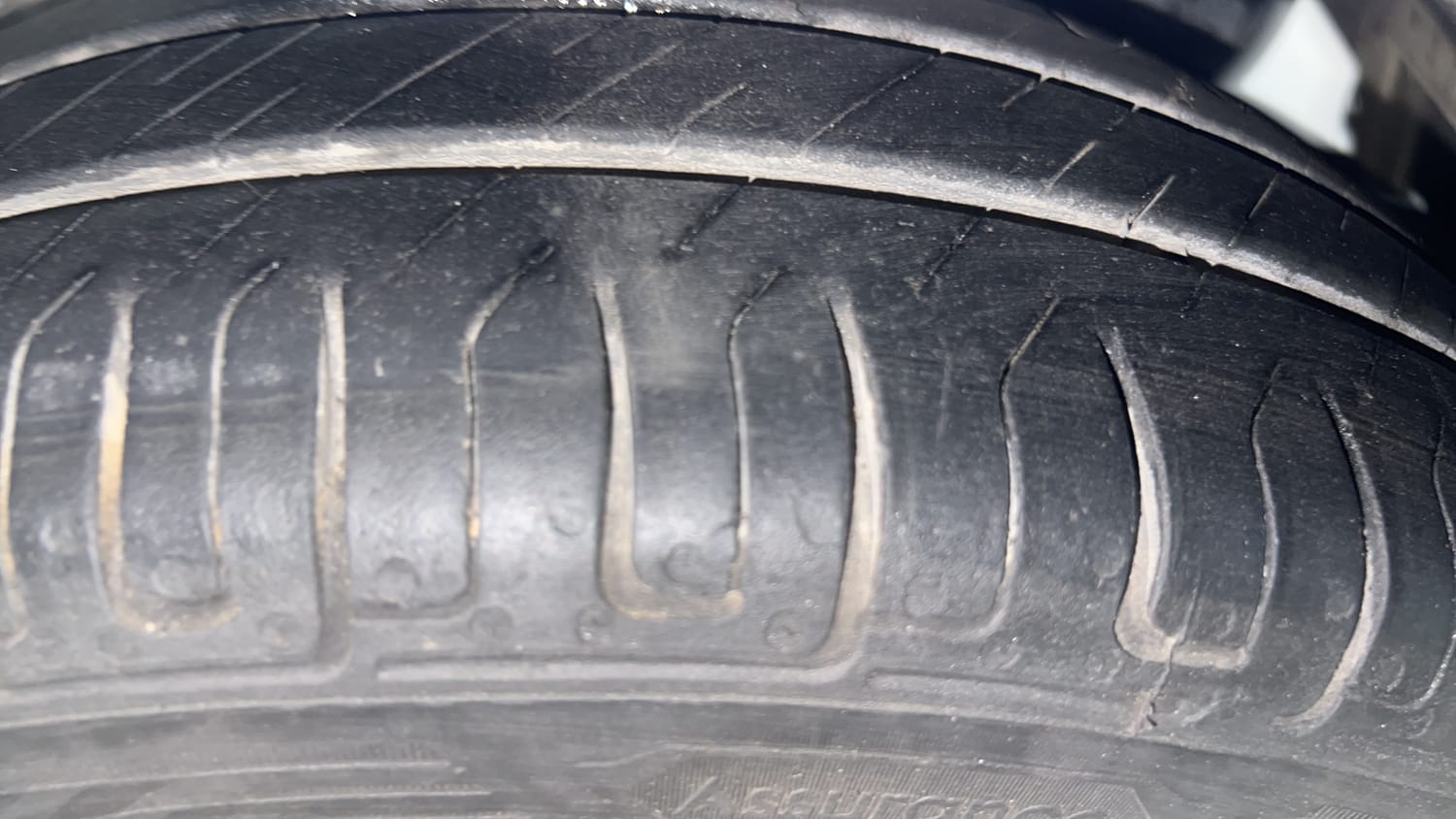 Used 2012 Hyundai Eon Magna Petrol Manual tyres LEFT REAR TYRE TREAD VIEW