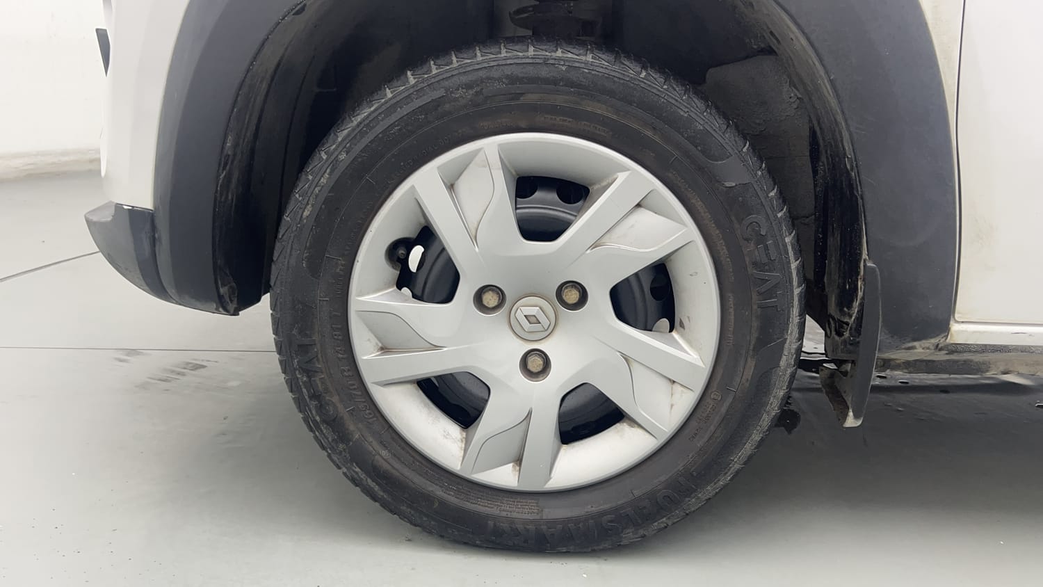 Used 2020 Renault Kwid 1.0 RXT AMT Opt Petrol Automatic tyres LEFT FRONT TYRE RIM VIEW
