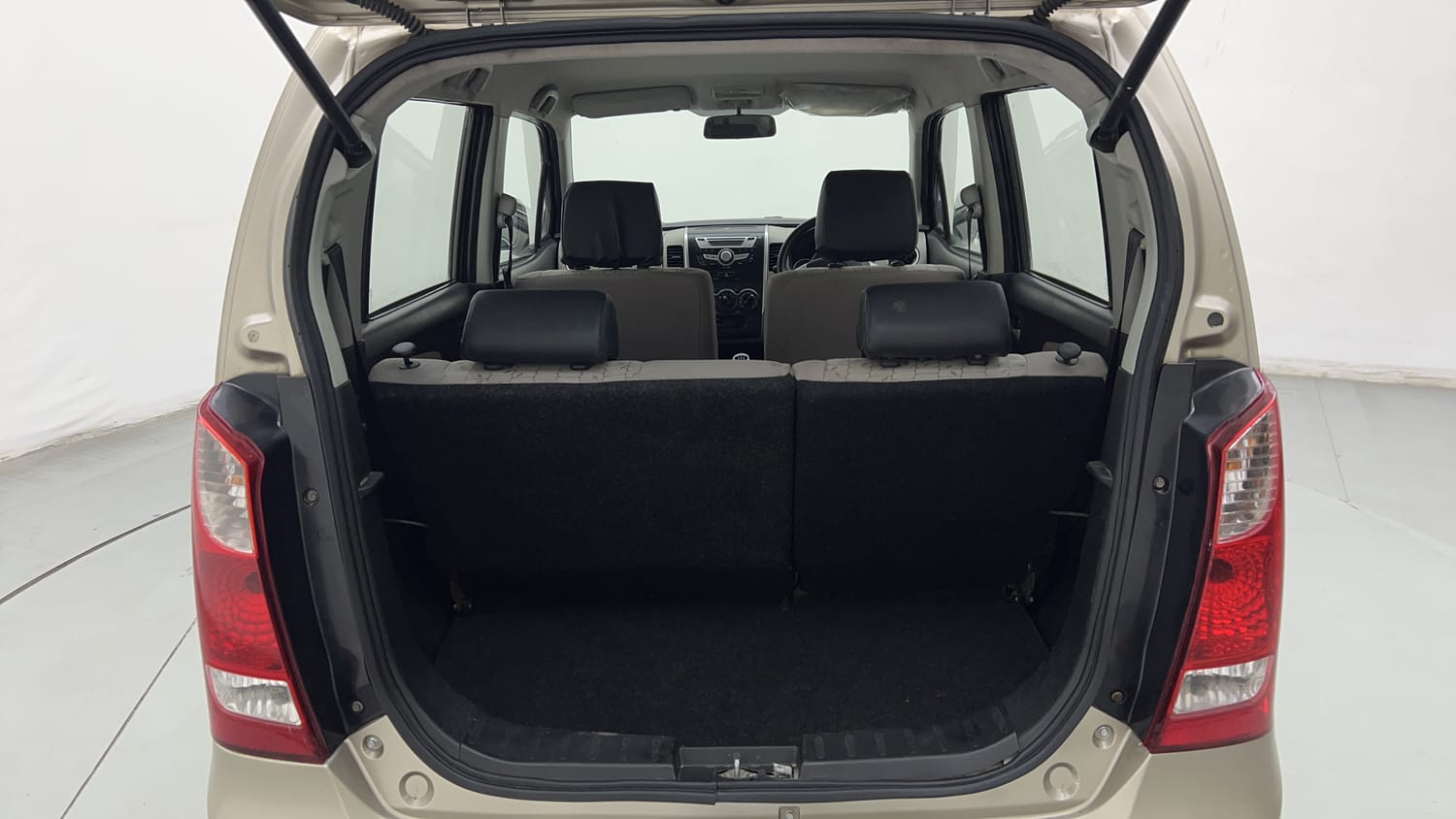 Used 2013 Maruti Suzuki Wagon R VXI Petrol Manual interior DICKY INSIDE VIEW