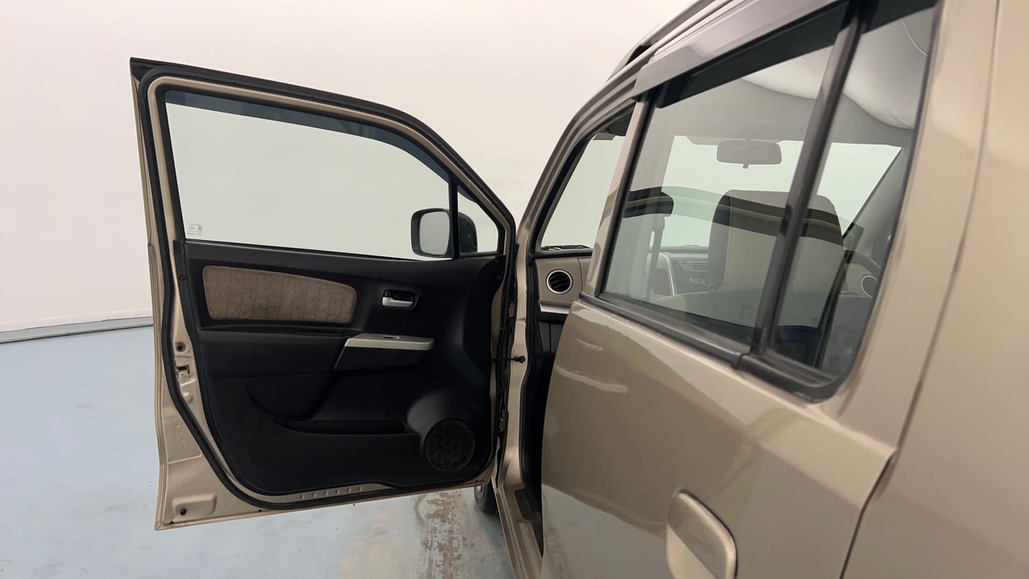 Used 2013 Maruti Suzuki Wagon R VXI Petrol Manual interior LEFT FRONT DOOR OPEN VIEW