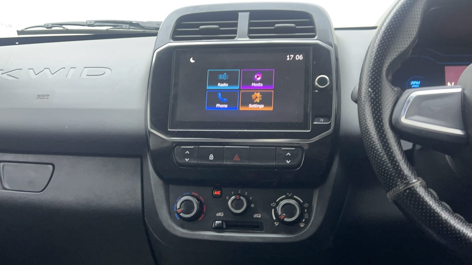 Used 2020 Renault Kwid 1.0 RXT AMT Opt Petrol Automatic interior MUSIC SYSTEM & AC CONTROL VIEW