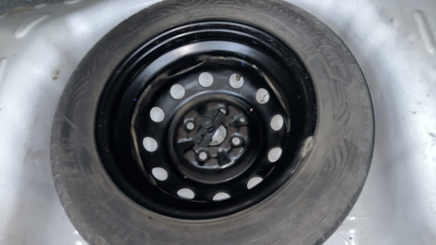 Used 2012 Hyundai Eon Magna Petrol Manual tyres SPARE TYRE VIEW