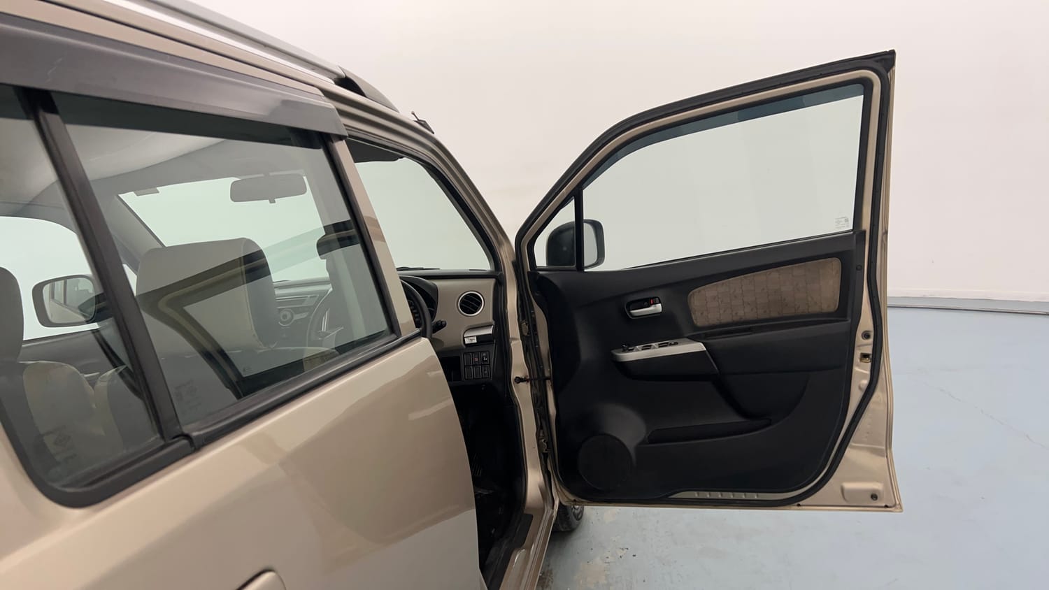 Used 2013 Maruti Suzuki Wagon R VXI Petrol Manual interior RIGHT FRONT DOOR OPEN VIEW
