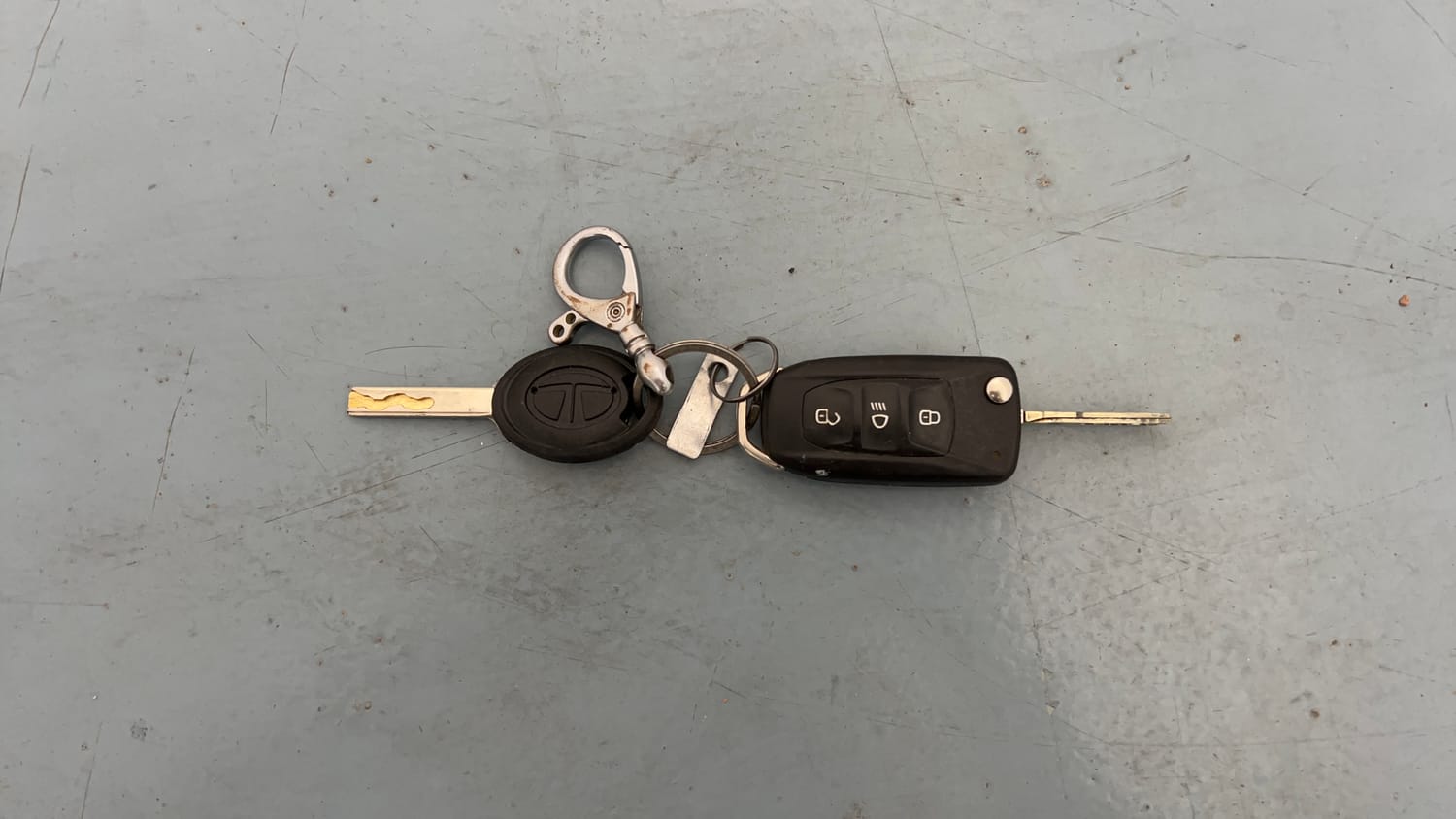 Used 2024 Tata Tiago XT Petrol Manual extra CAR KEY VIEW