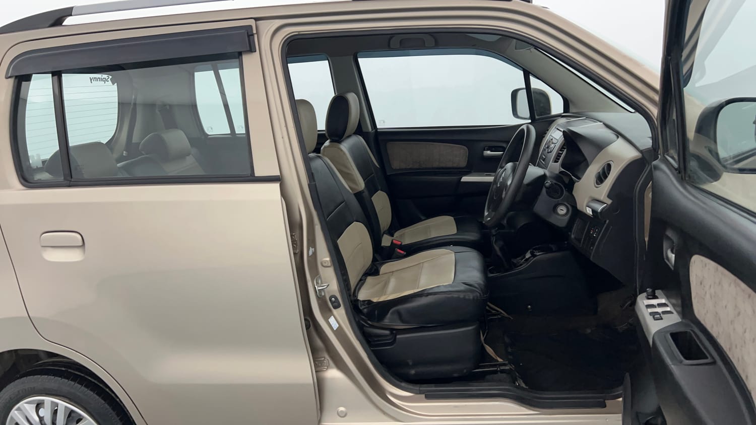 Used 2013 Maruti Suzuki Wagon R VXI Petrol Manual interior RIGHT SIDE FRONT DOOR CABIN VIEW