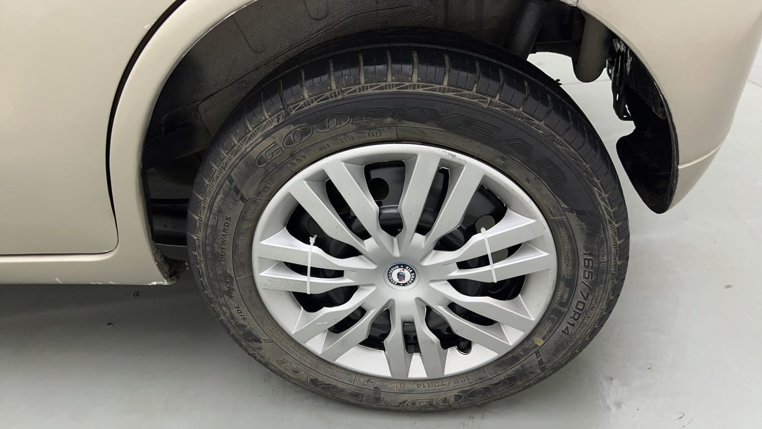 Used 2013 Maruti Suzuki Wagon R VXI Petrol Manual tyres LEFT REAR TYRE RIM VIEW