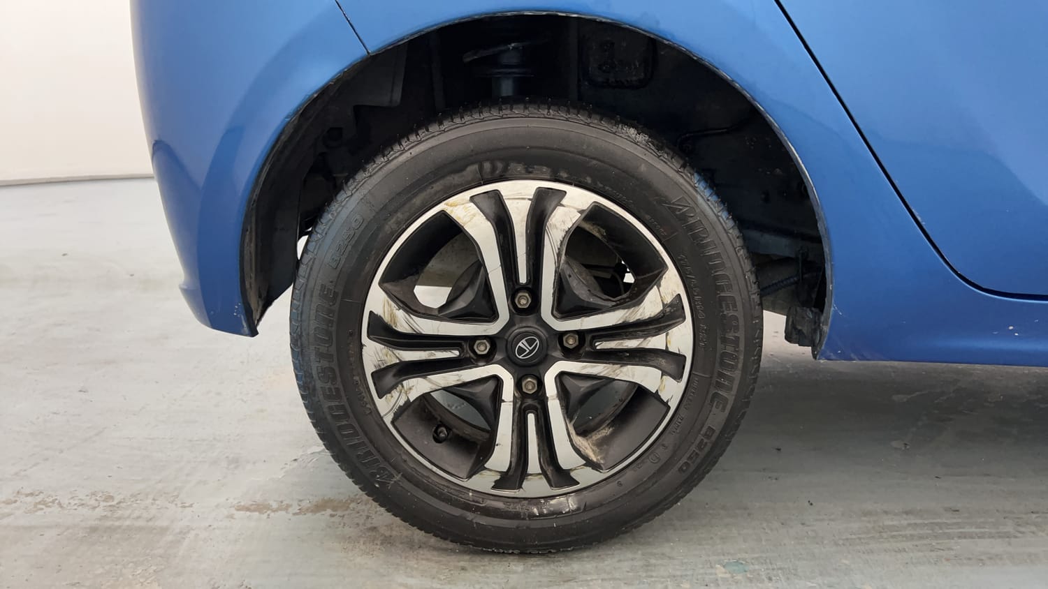 Used 2024 Tata Tiago XT Petrol Manual tyres RIGHT REAR TYRE RIM VIEW