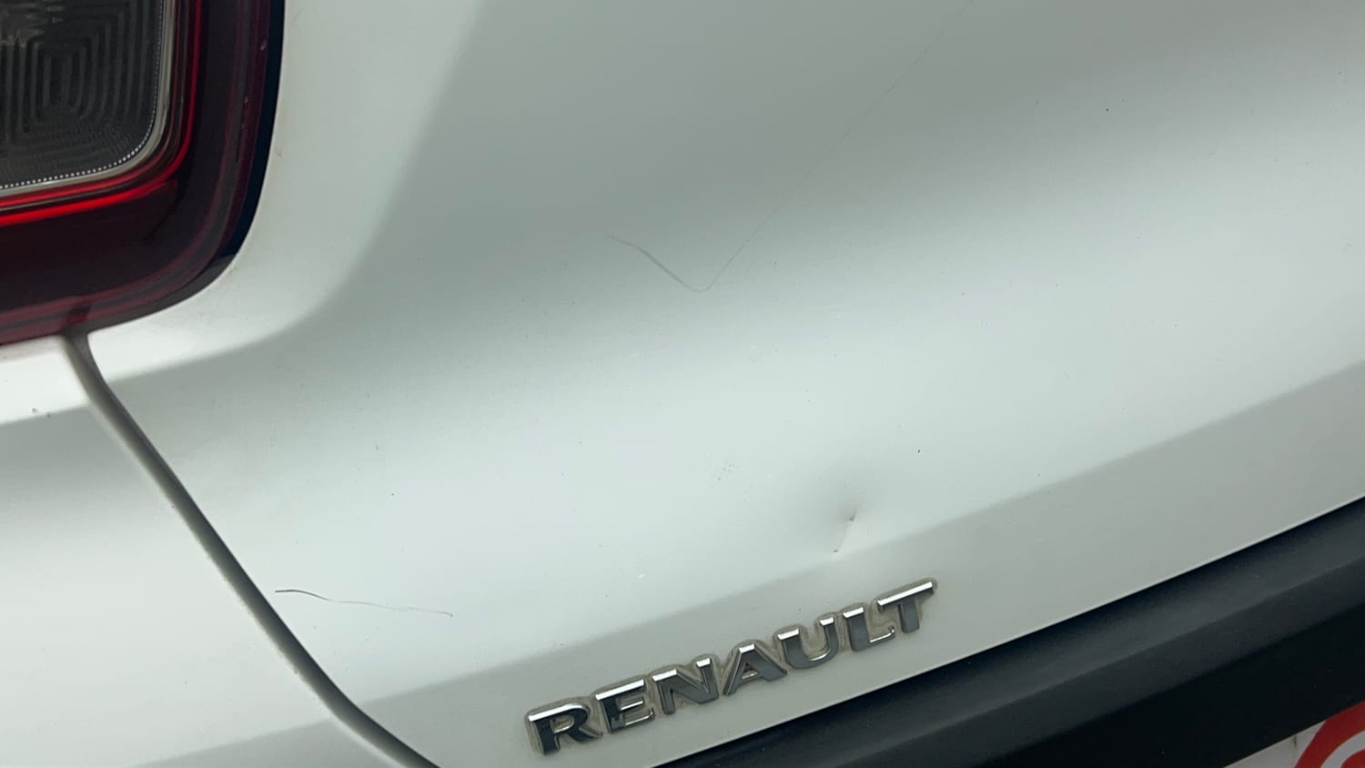 Used 2020 Renault Kwid 1.0 RXT AMT Opt Petrol Automatic dents MINOR DENT