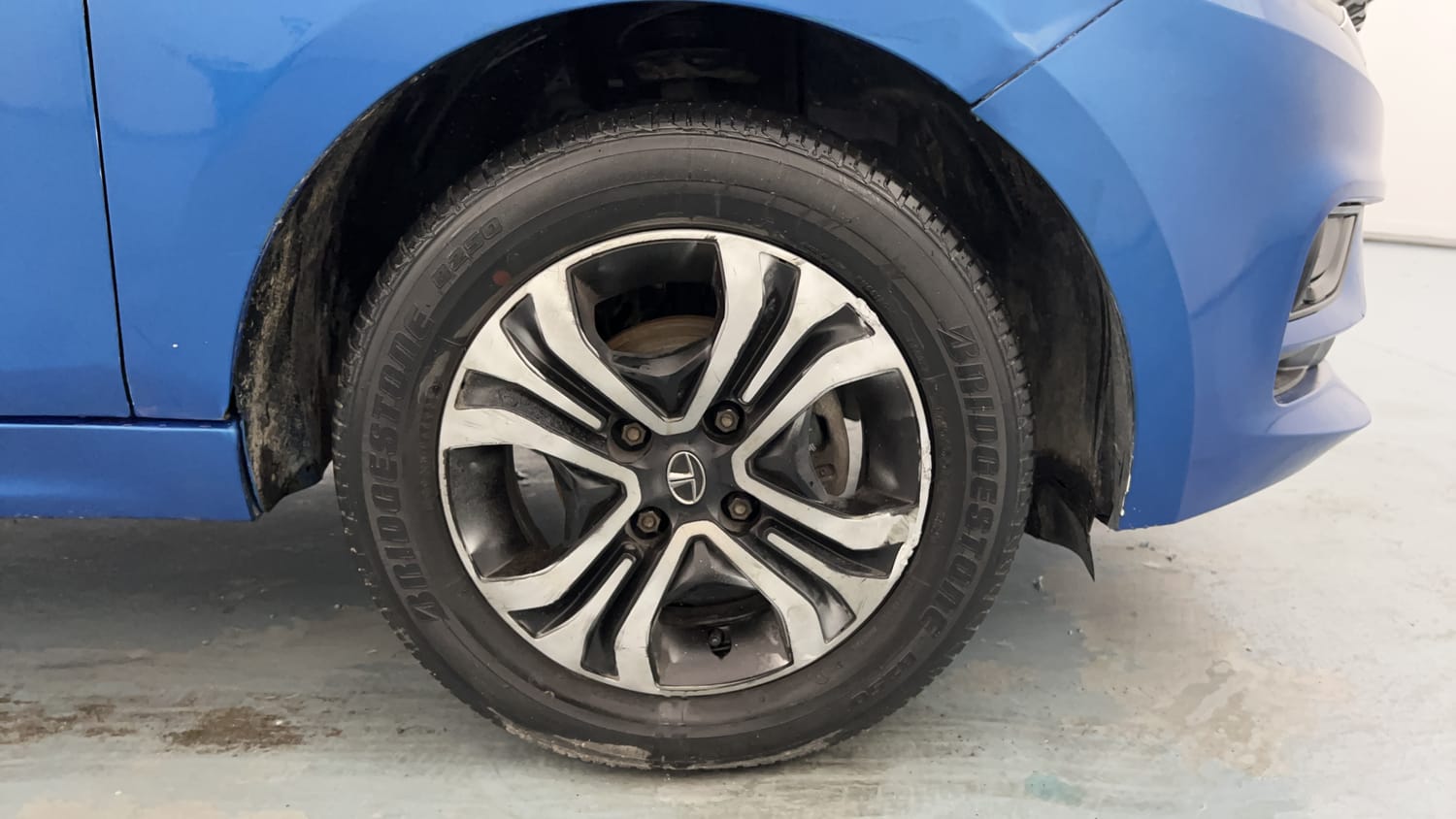 Used 2024 Tata Tiago XT Petrol Manual tyres RIGHT FRONT TYRE RIM VIEW