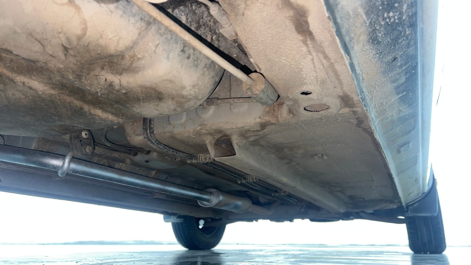 Used 2020 Renault Kwid 1.0 RXT AMT Opt Petrol Automatic extra REAR RIGHT UNDERBODY VIEW
