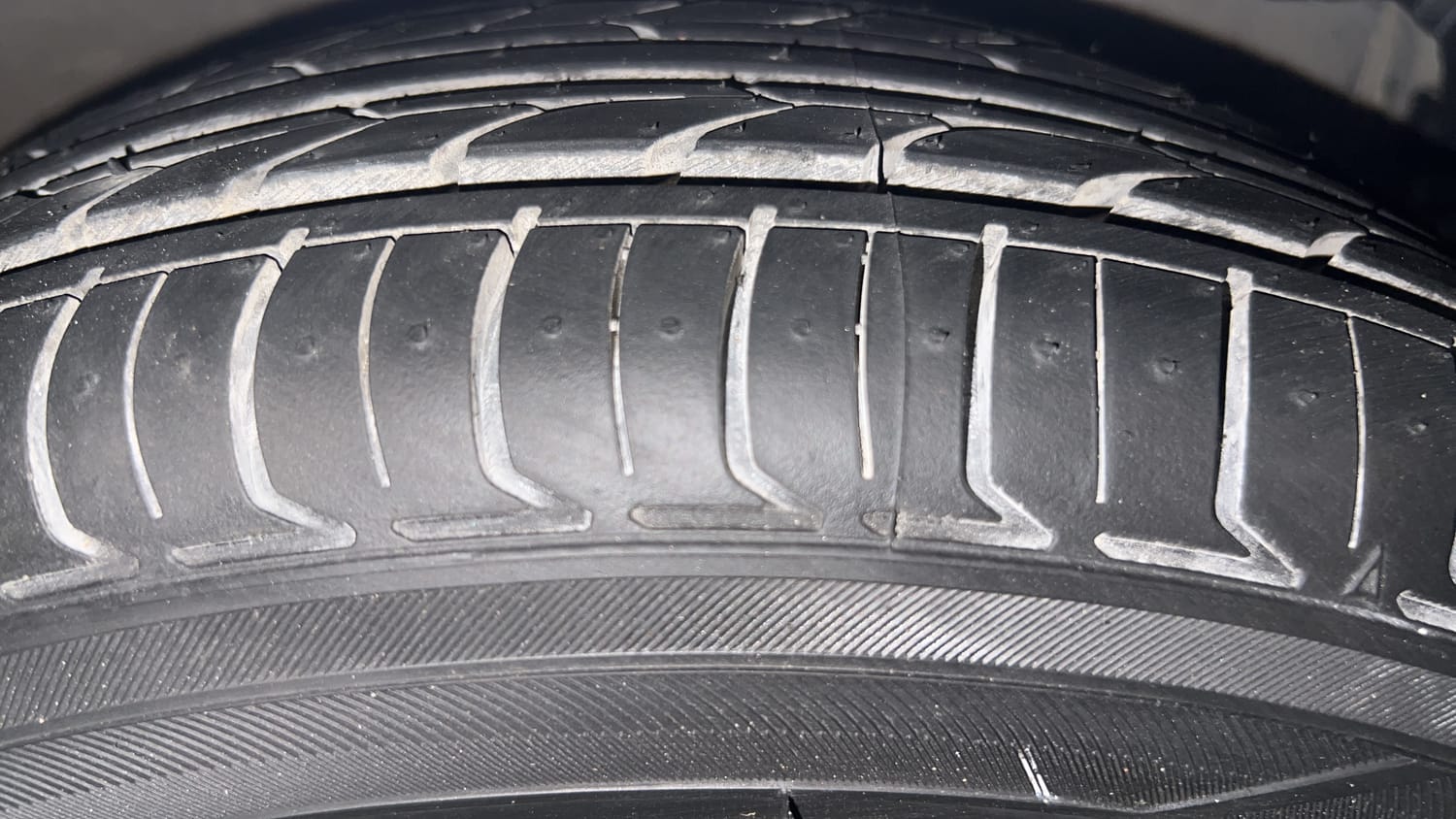 Used 2012 Hyundai Eon Magna Petrol Manual tyres RIGHT FRONT TYRE TREAD VIEW